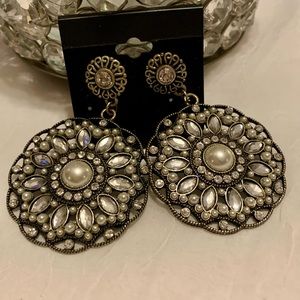 Rhinestone and pearl embellished earnings. Beautiful!!